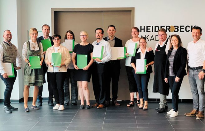 Bild der Abschlussklasse zum Diplom Käsesommelier beim Frühjahreskurs 2022 in der Heiderbeck Akademie